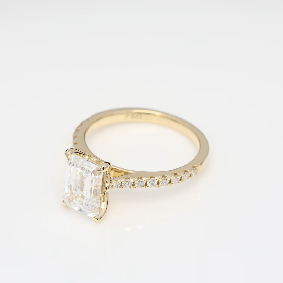 Precious 2 Carat Emerald-Cut Engagement Ring with Side Stones in 18K Yellow Gold
