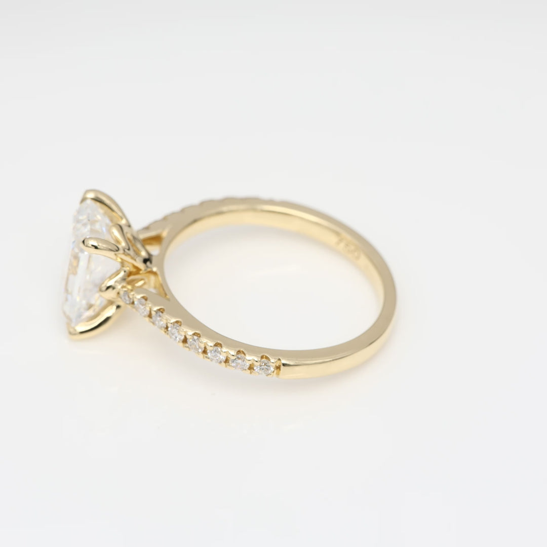 Precious 2 Carat Emerald-Cut Engagement Ring with Side Stones in 18K Yellow Gold